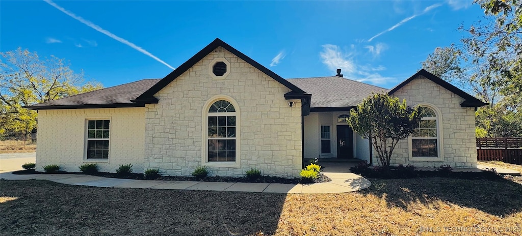 view of front of property