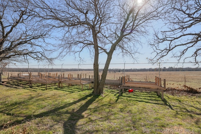 view of yard featuring a rural view