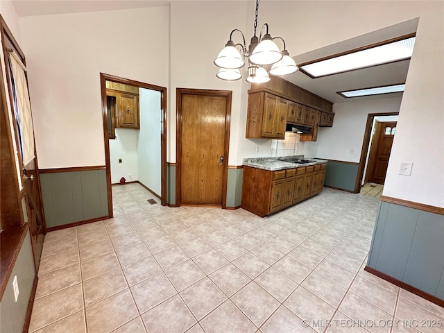 kitchen featuring a notable chandelier, decorative light fixtures, and gas cooktop