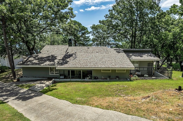 view of front of property with a front lawn