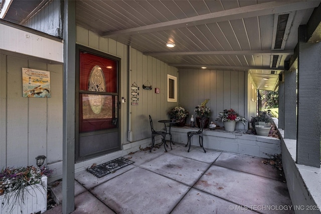 doorway to property with covered porch