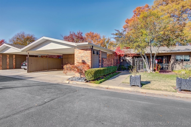 single story home with a carport