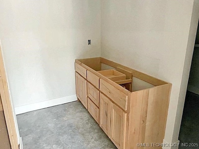 bathroom featuring concrete flooring