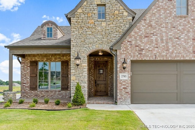 view of front of house featuring a garage and a front lawn