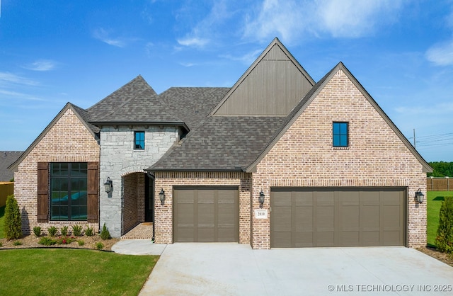 view of front of home featuring a front yard and a garage