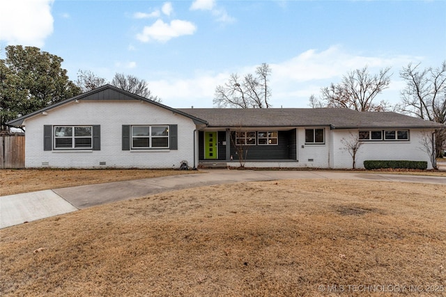 single story home featuring a front yard