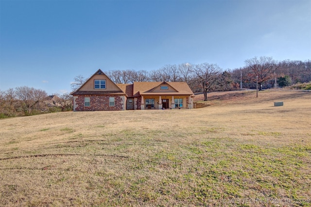 view of front of house featuring a front yard