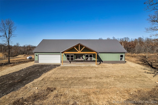 view of front of property featuring a porch