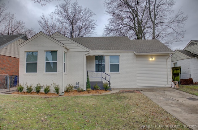 view of front facade with a front yard