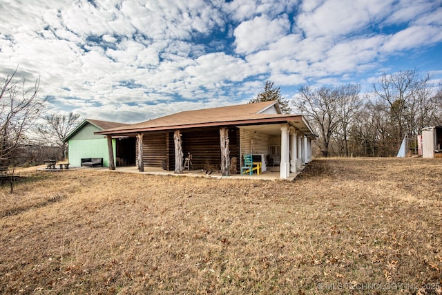 exterior space featuring an outbuilding