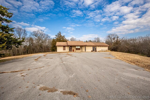 view of front of property