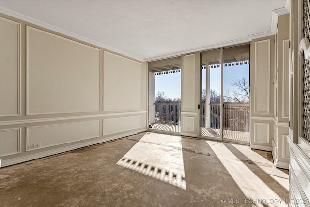 empty room with crown molding