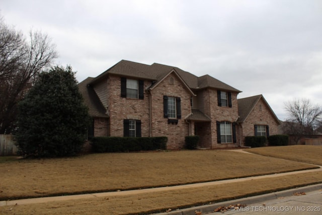 front of property featuring a front lawn