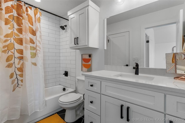 full bathroom with shower / bath combination with curtain, vanity, and toilet