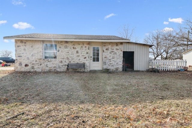 view of outdoor structure featuring a yard