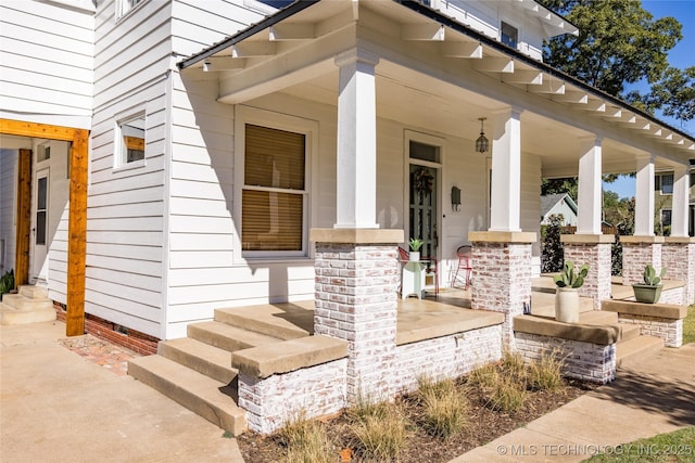 property entrance featuring covered porch