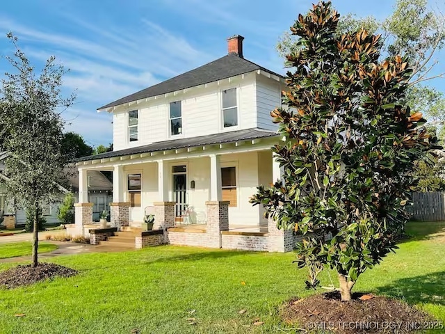 farmhouse-style home with a front lawn