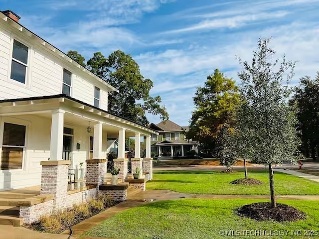 view of home's community featuring a yard