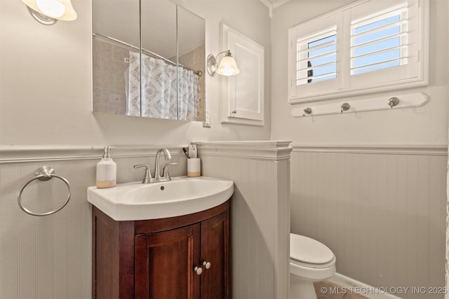 bathroom with vanity, toilet, and curtained shower