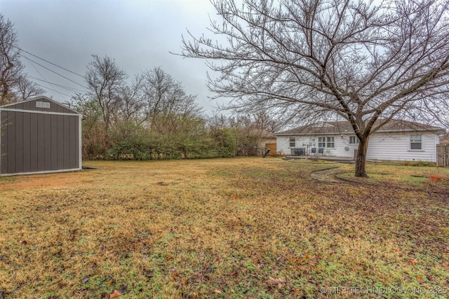 view of yard with a storage shed