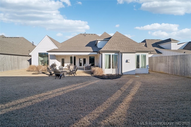 back of house with outdoor lounge area