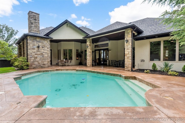 view of swimming pool with a patio area and ceiling fan