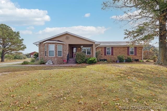 single story home featuring a front yard