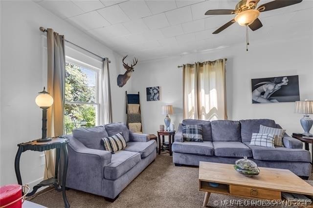 carpeted living room featuring ceiling fan