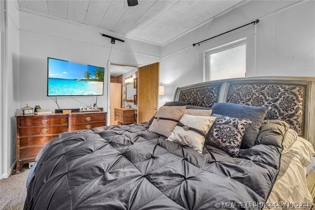 bedroom featuring carpet flooring