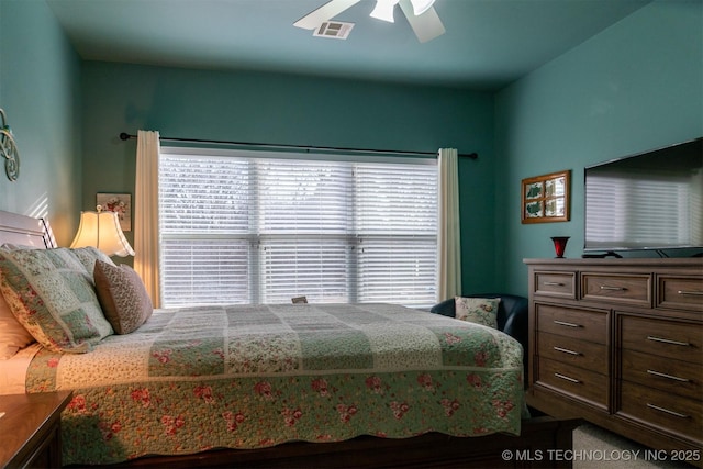 bedroom featuring carpet floors and ceiling fan