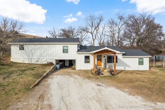 view of modern farmhouse style home