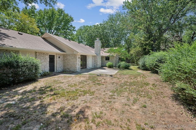 view of yard with a patio area