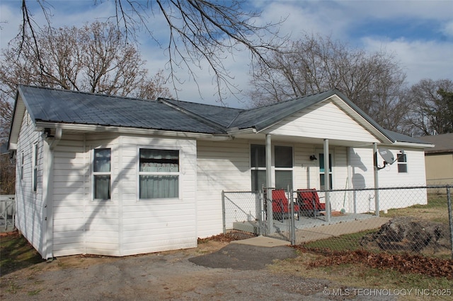 view of front facade with a porch