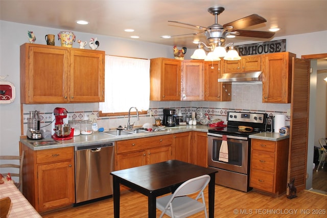 kitchen with tasteful backsplash, stainless steel appliances, ceiling fan, sink, and light hardwood / wood-style floors