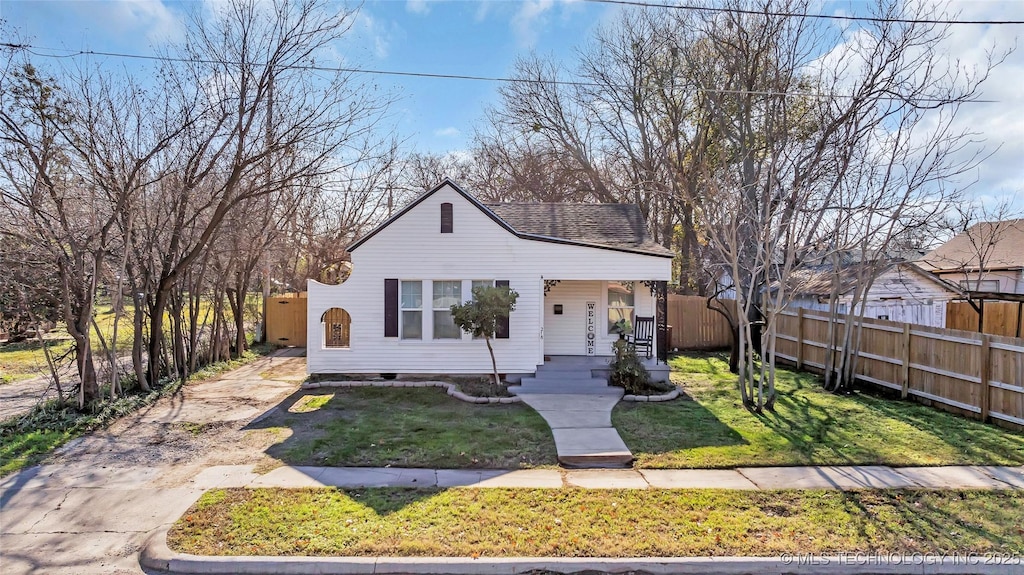 bungalow featuring a porch and a front yard