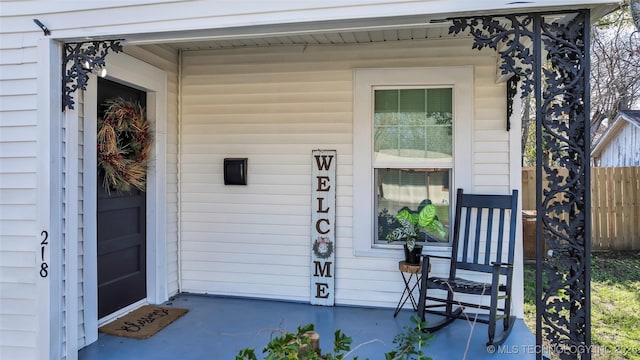 property entrance featuring a porch