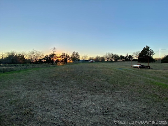 view of yard at dusk