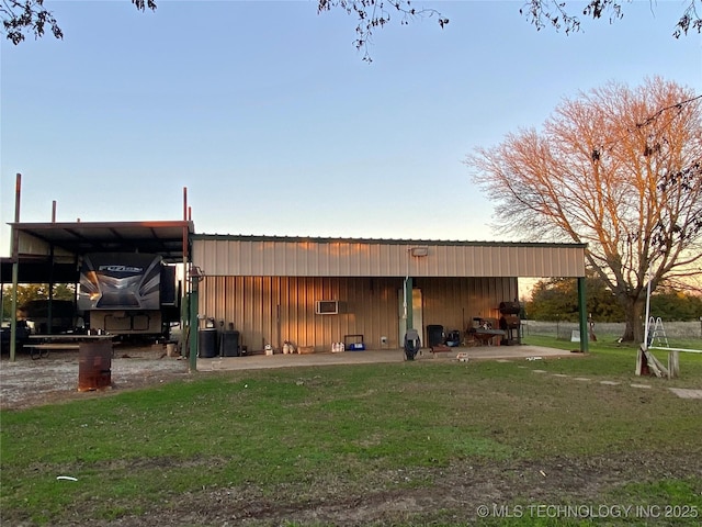 view of outdoor structure featuring a yard