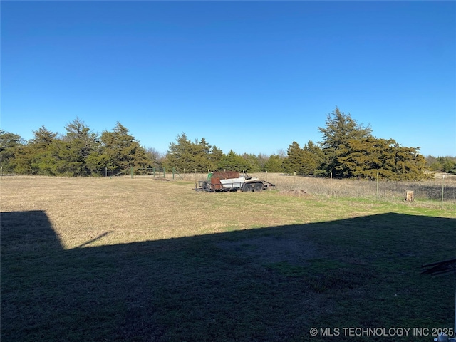 view of yard featuring a rural view