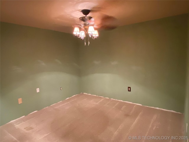 spare room with carpet flooring and ceiling fan