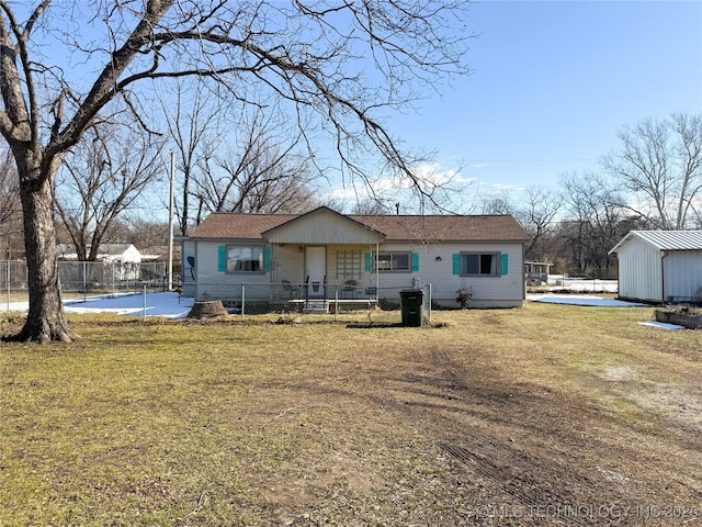 view of front of property with a front lawn