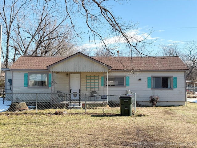 view of front of house with a front lawn