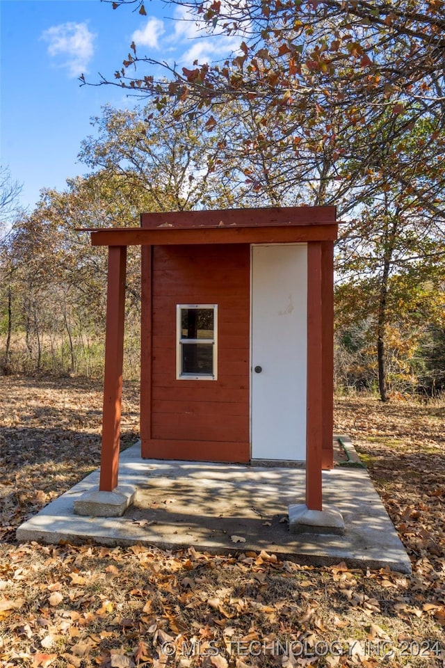 view of outbuilding