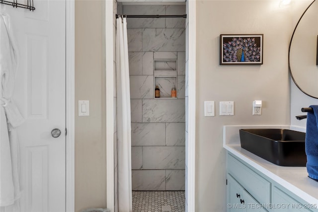 bathroom with a shower with curtain and vanity