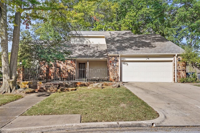 view of front of house featuring a front yard and a garage