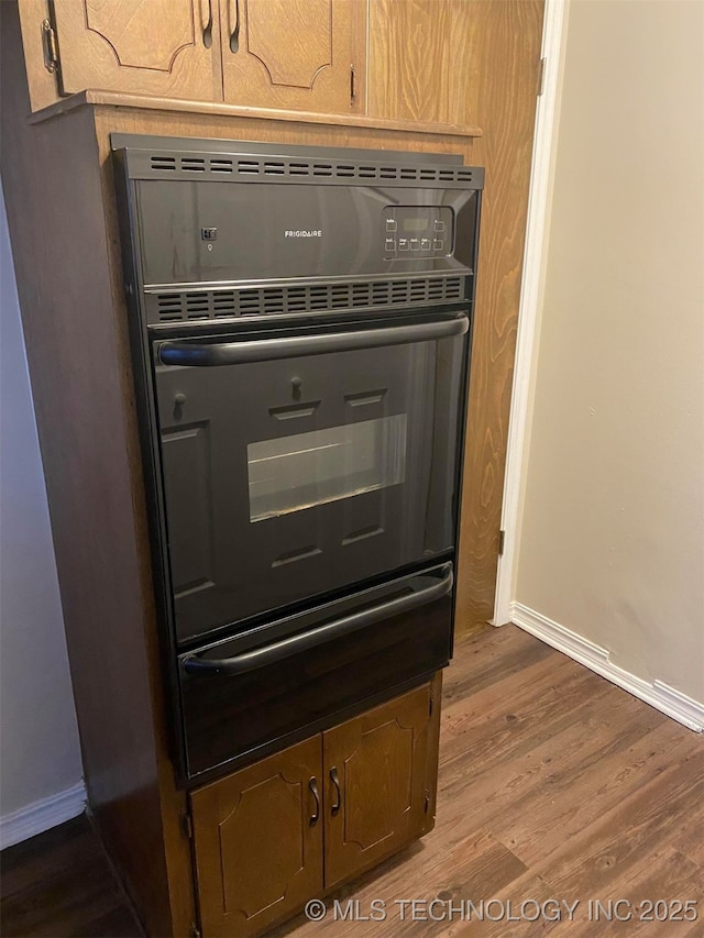 room details featuring hardwood / wood-style floors