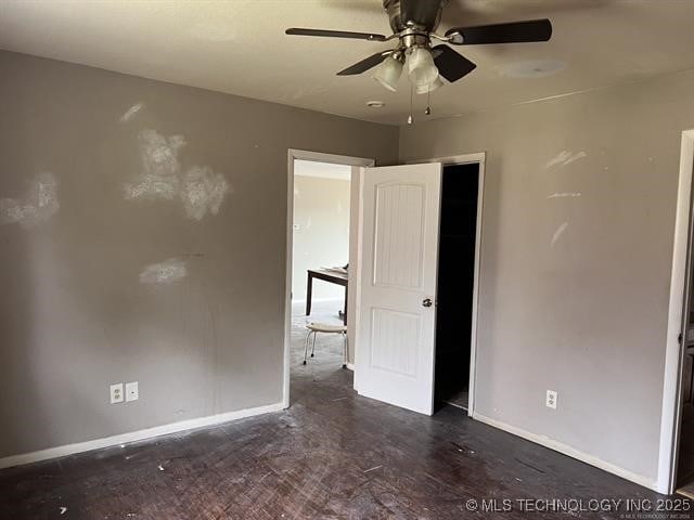 unfurnished bedroom with ceiling fan