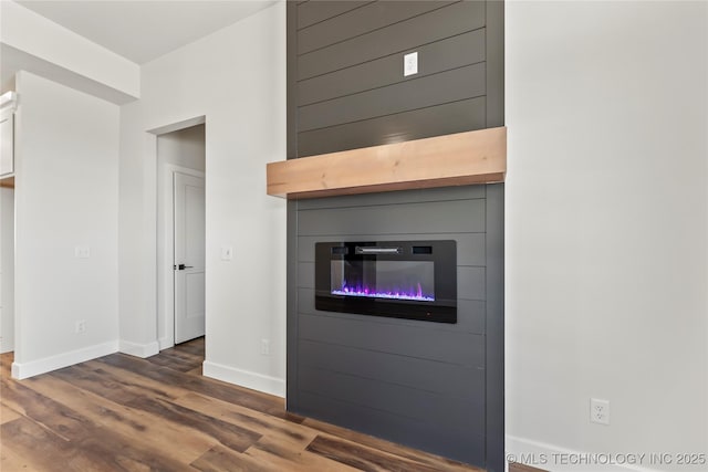 interior details with hardwood / wood-style floors