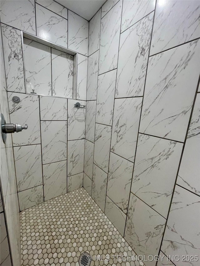 bathroom featuring tiled shower