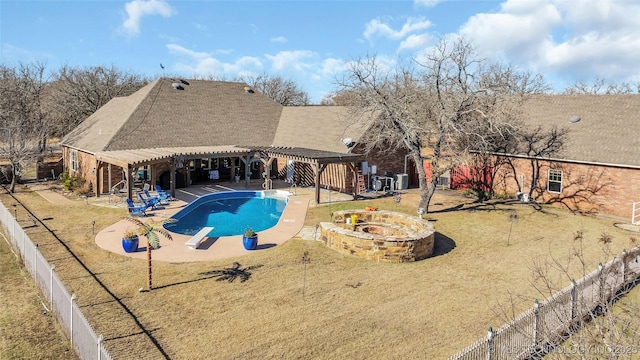 view of pool featuring a diving board, a patio area, a pergola, and a yard